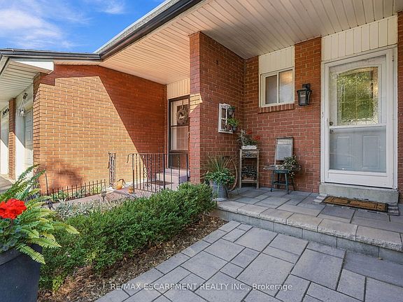 3rd image of 53 Bryna Ave S