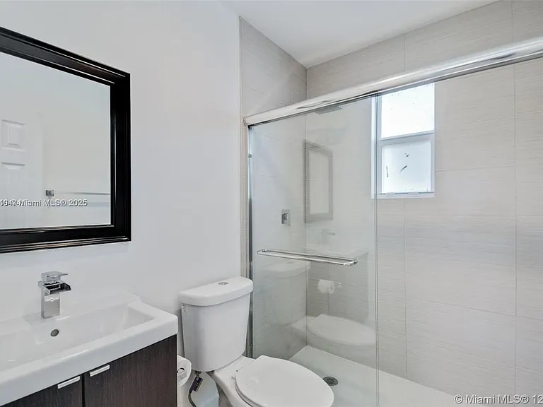 2601 NW 1st Ave #4 — Photo 8