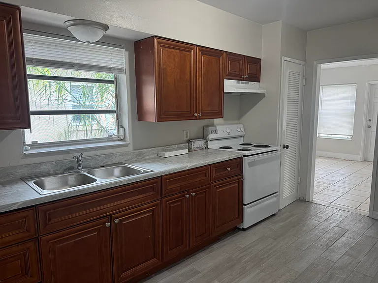 510 Hibiscus Ave — Photo 2