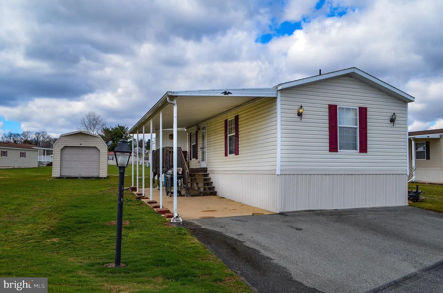 252 James Way photo 1