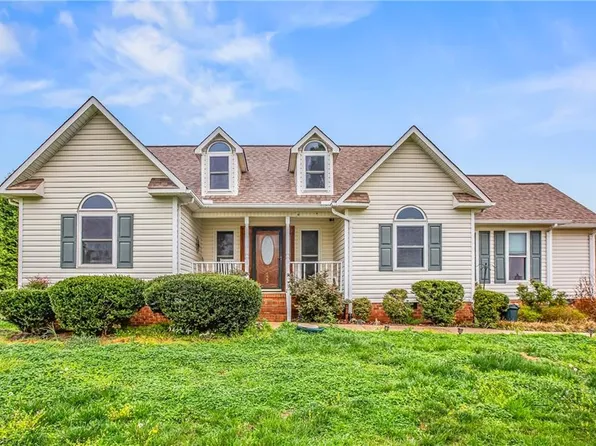 522 E Lake Dr, Mocksville, NC 27028