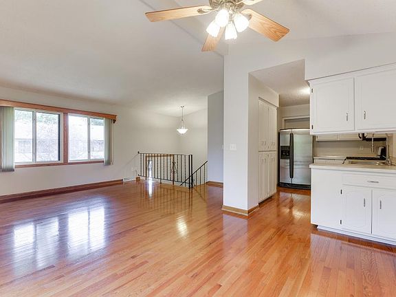 5th image of 1031 121st Ln NE