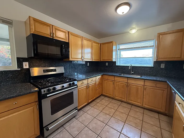 102 Brooklyn Ave — Photo 14