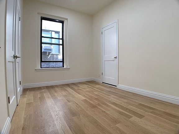 4th image of 151 E 81st St #C6