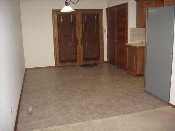 4th image of 1041 Fairway Dr APT 7