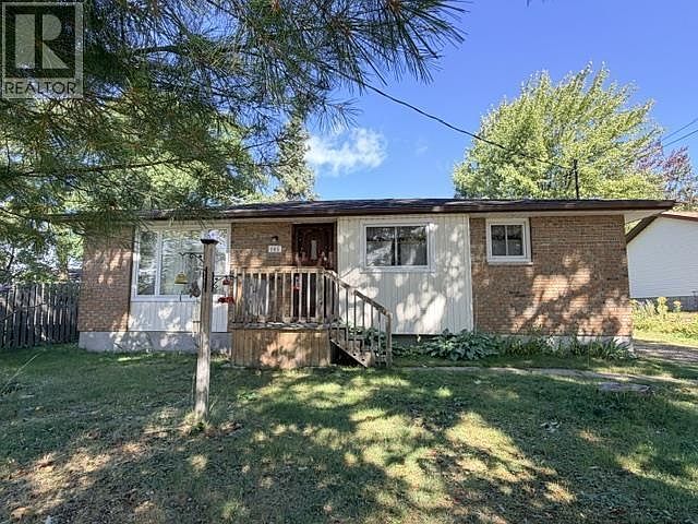 1st image of 105 Rousseau Cres