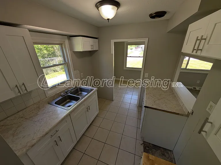 4252 Belle Ave — Photo 6