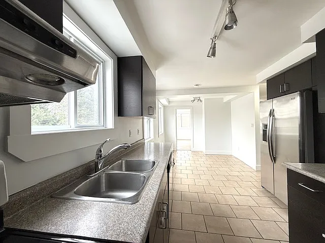 650 Victoria St #MAIN FLOOR — Photo 6