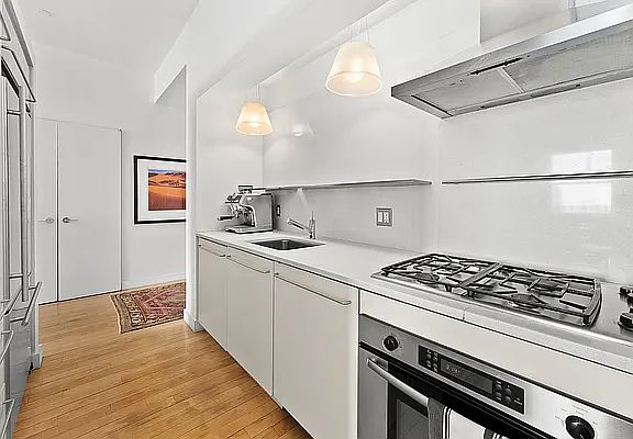4th image of 15 Broad St APT 2904