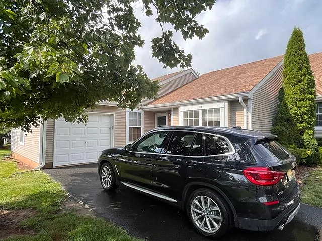 128 Winchester Way photo 1