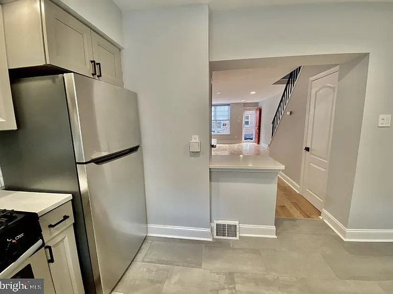 209 Daly St — Photo 7