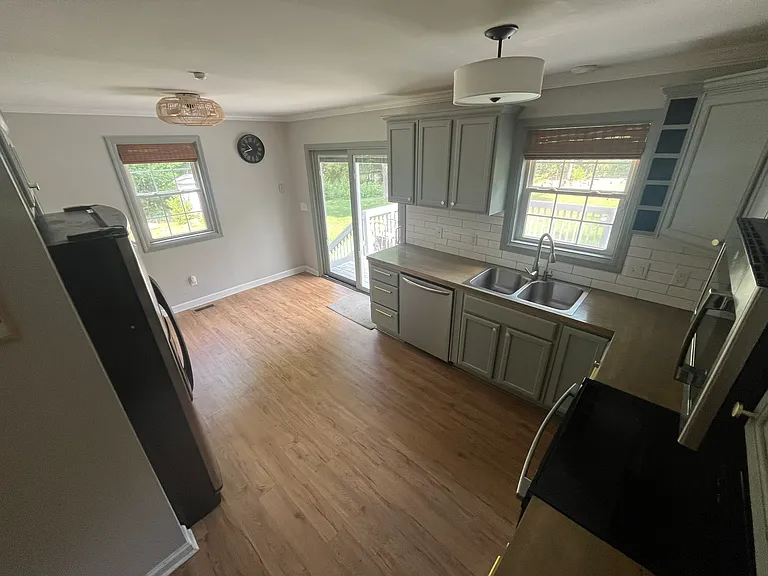 9720 Robinwood Ln — Photo 8