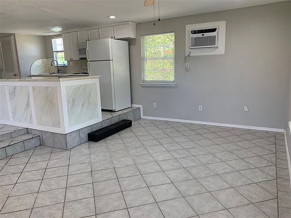 2nd image of 213 1st St #A