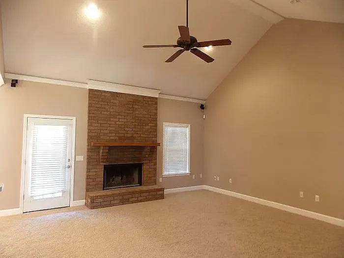 3 bed, 2062 sqft, $2,100 — Photo 3