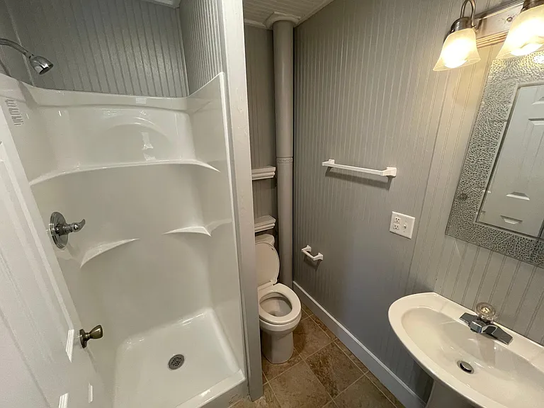 552 Pulaski St — Photo 45