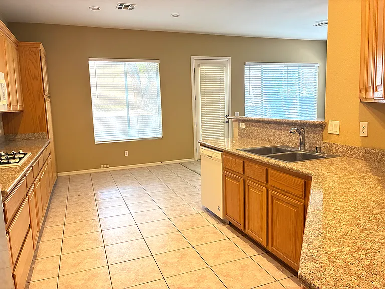 2275 Moresca Ave — Photo 13