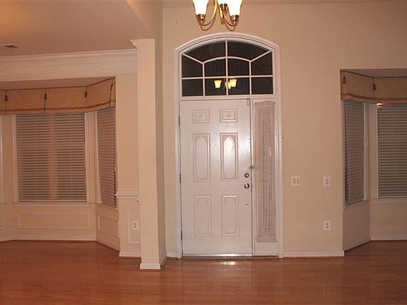 3rd image of 12885 Dunbarton Dr