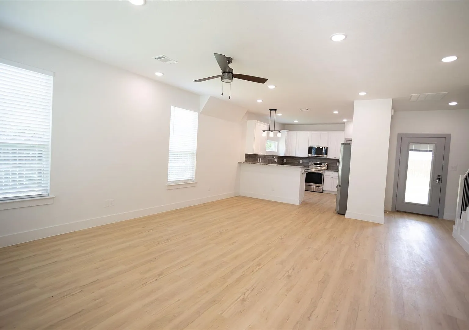 Winfield 3817 — Photo 2