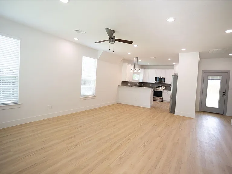 3817 Winfield Ave — Photo 2