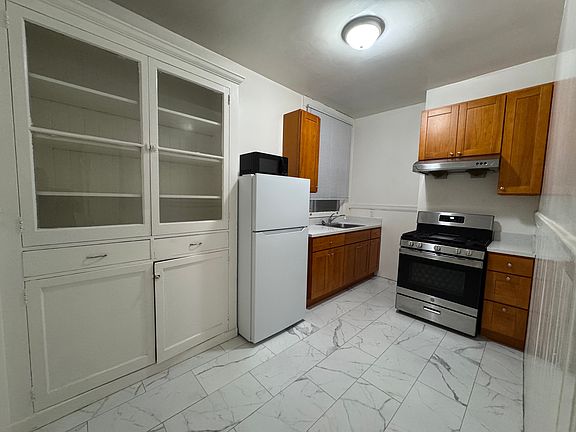 3rd image of 1641 Washington St #7
