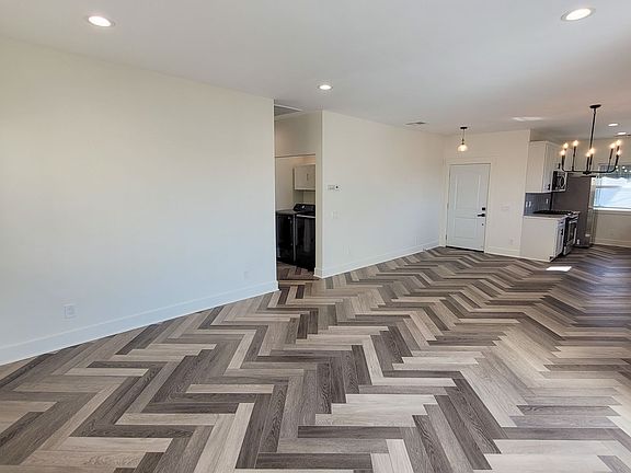 5th image of 13709-11 Franklin St #13711