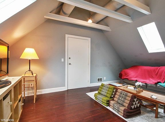 4th image of 3634 N Damen Ave