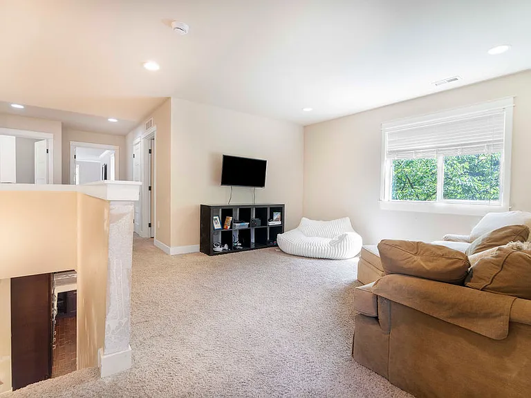 19728 Filbert Dr — Photo 14