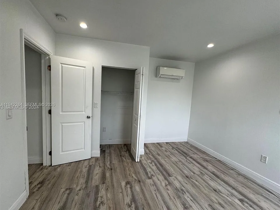 1248 Marseille Dr #4