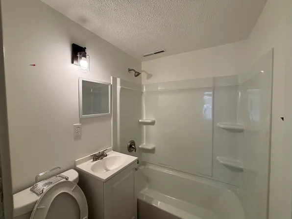 634 W 14th Ave #2, Hutchinson, KS 67501