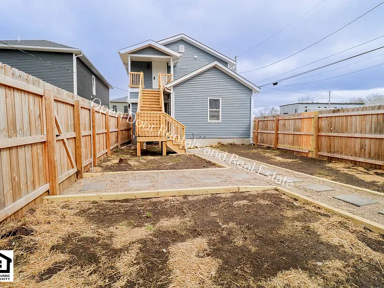 417 W 4th St — Photo 12