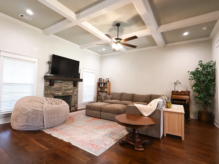 410 Stonegate Trl — Photo 5