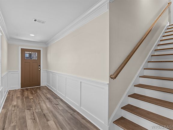 3rd image of 105 Hunters Hill Way