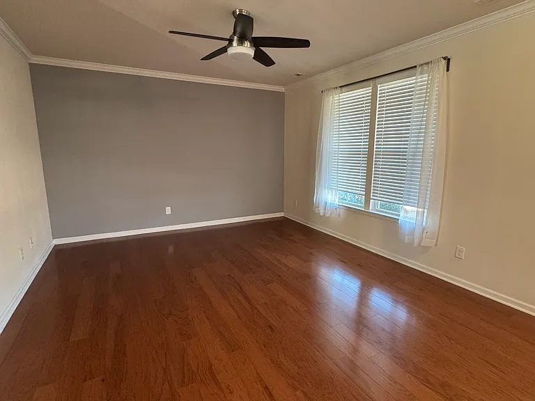 1073 Semora Ln — Photo 2