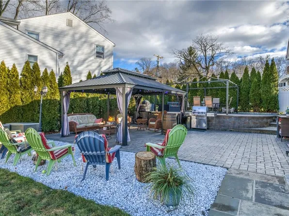 86 Parkway Circle, Scarsdale, NY 10583