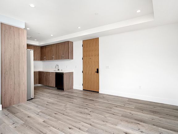 4th image of 5923 Laurel Canyon Blvd #101