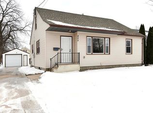 805 4th St SW, Waseca, MN 56093