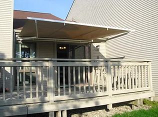 521 Oxford Ct, Rochester, MI 48307
