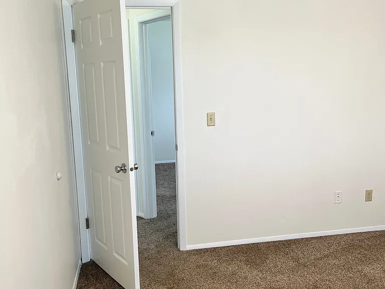 650 E Lincoln Ave — Photo 19