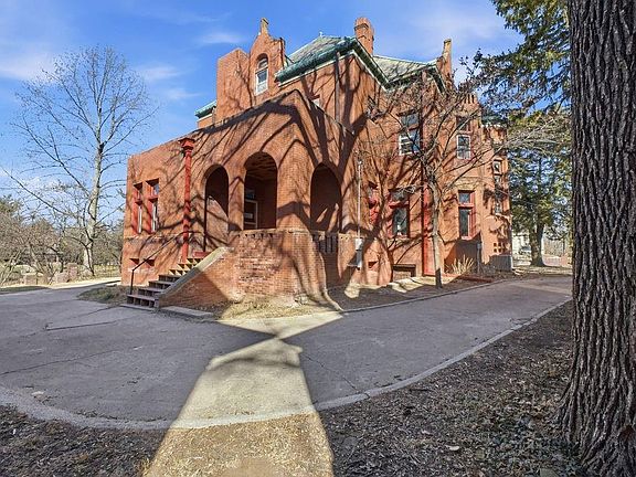 3rd image of 802 Hall St
