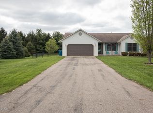 53492 W Ridgeview Cir, Paw Paw, MI 49079