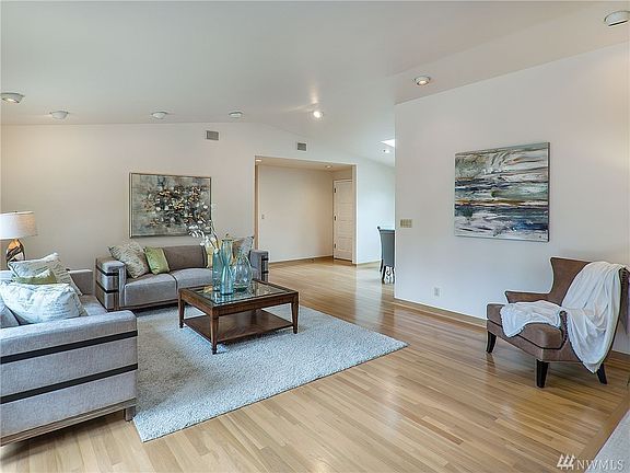 5th image of 13243 SE Newport Way