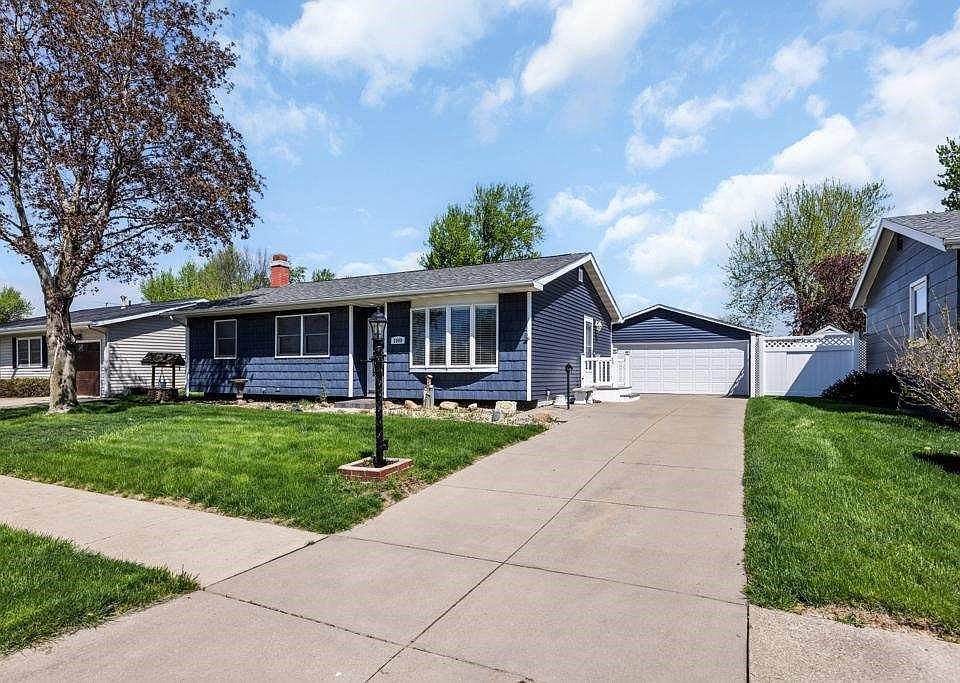 1st image of 1060 W 10th Ave