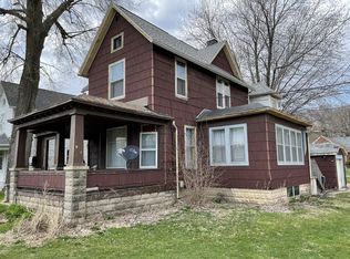 1001 Palmyra St, Dixon, IL 61021