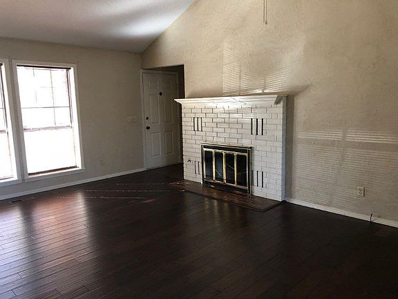 2nd image of 2208 Oakwood Ave