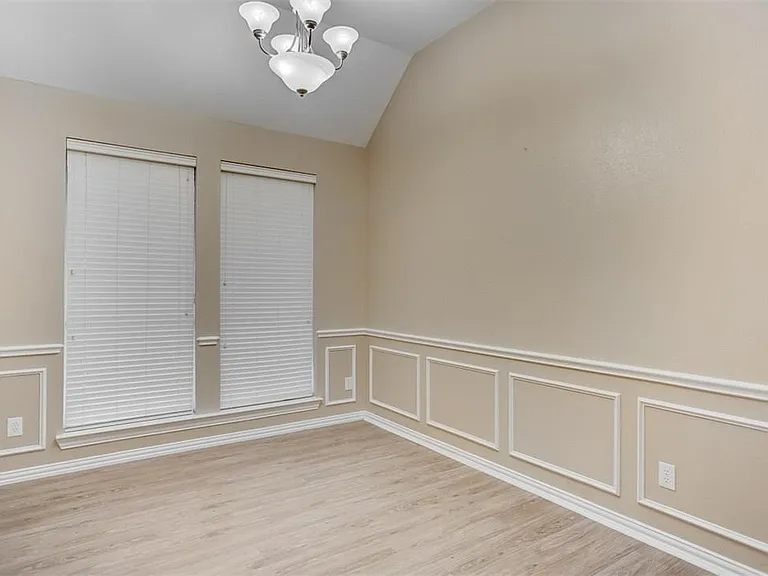 4513 Rock Creek Ln — Photo 12