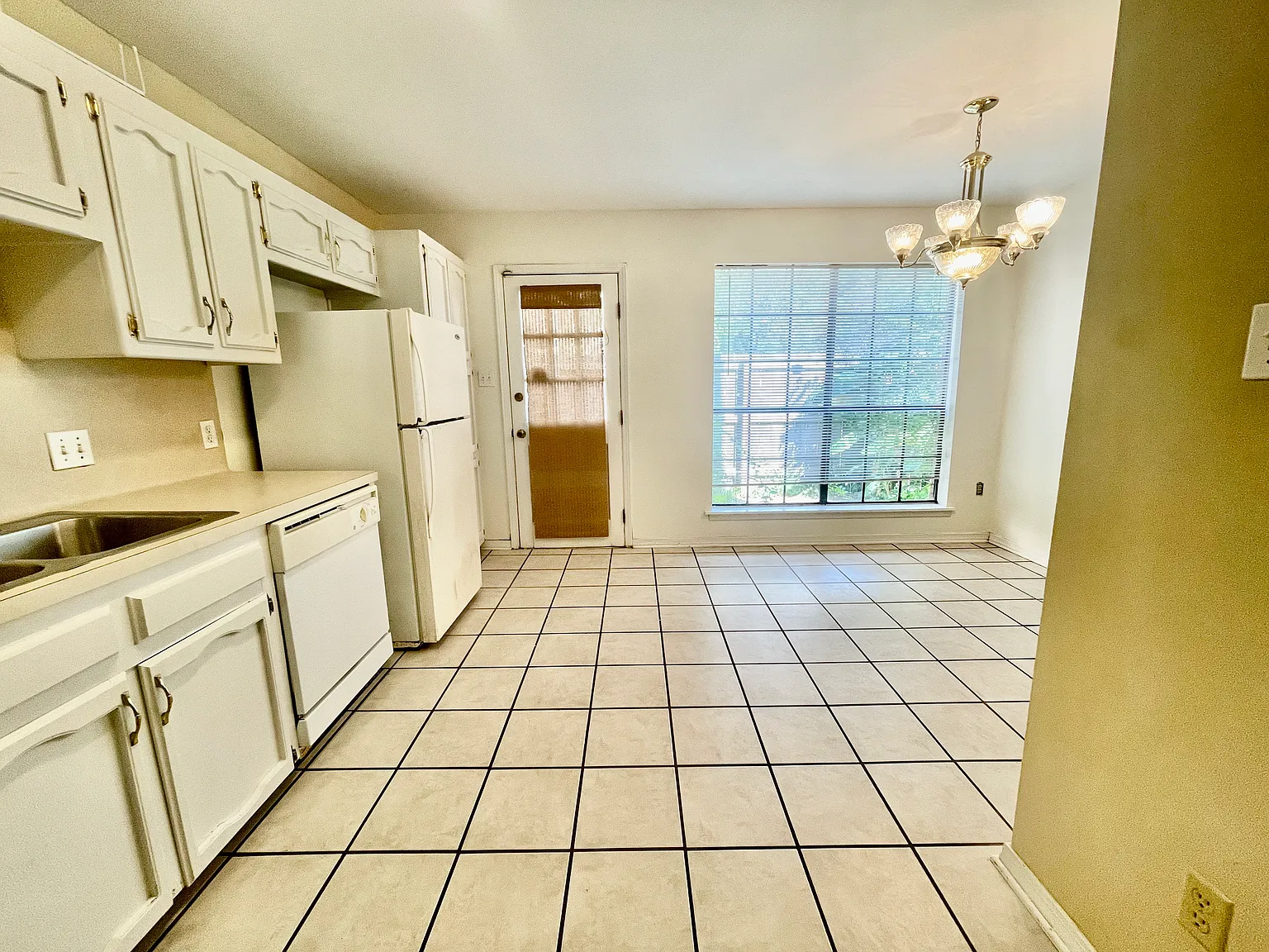 2 bed, 1200 sqft, $1,700 — Photo 3