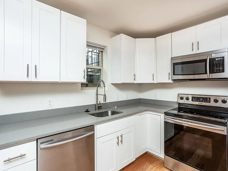 For Rent: Downtown Elegance at 605 Park Ave Your Urban Haven Awaits! — Photo 7