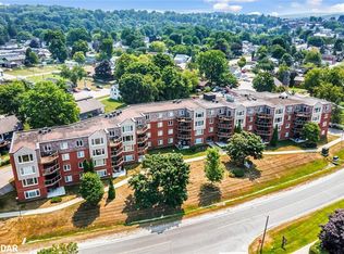 11 Beck Blvd #103, Penetanguishene, ON L9M2G1