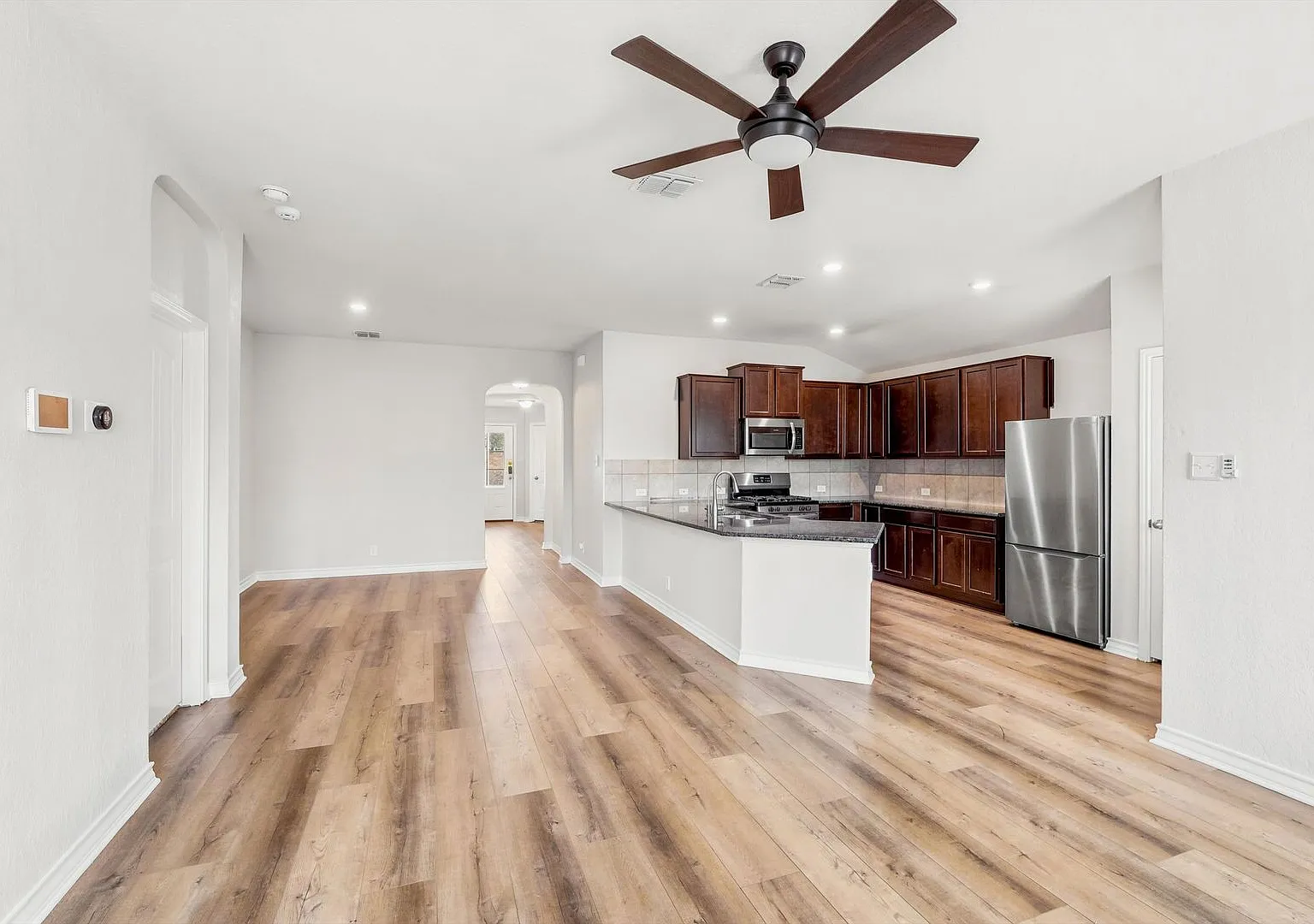 Freshly painted 3 bed 2 bath home! — Photo 4