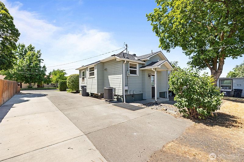 5th image of 26 SW 13TH